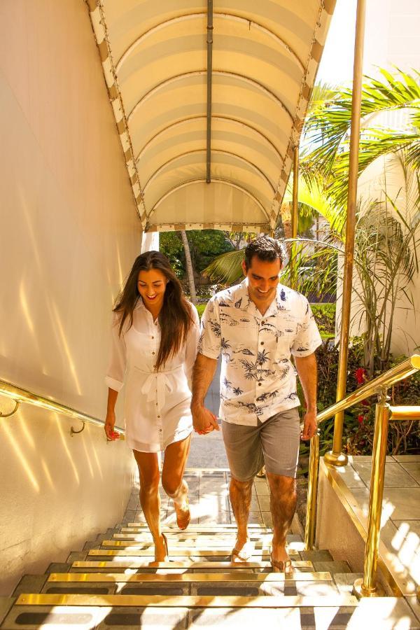 Equus Honolulu Exterior foto