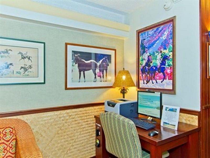 Equus Honolulu Exterior foto