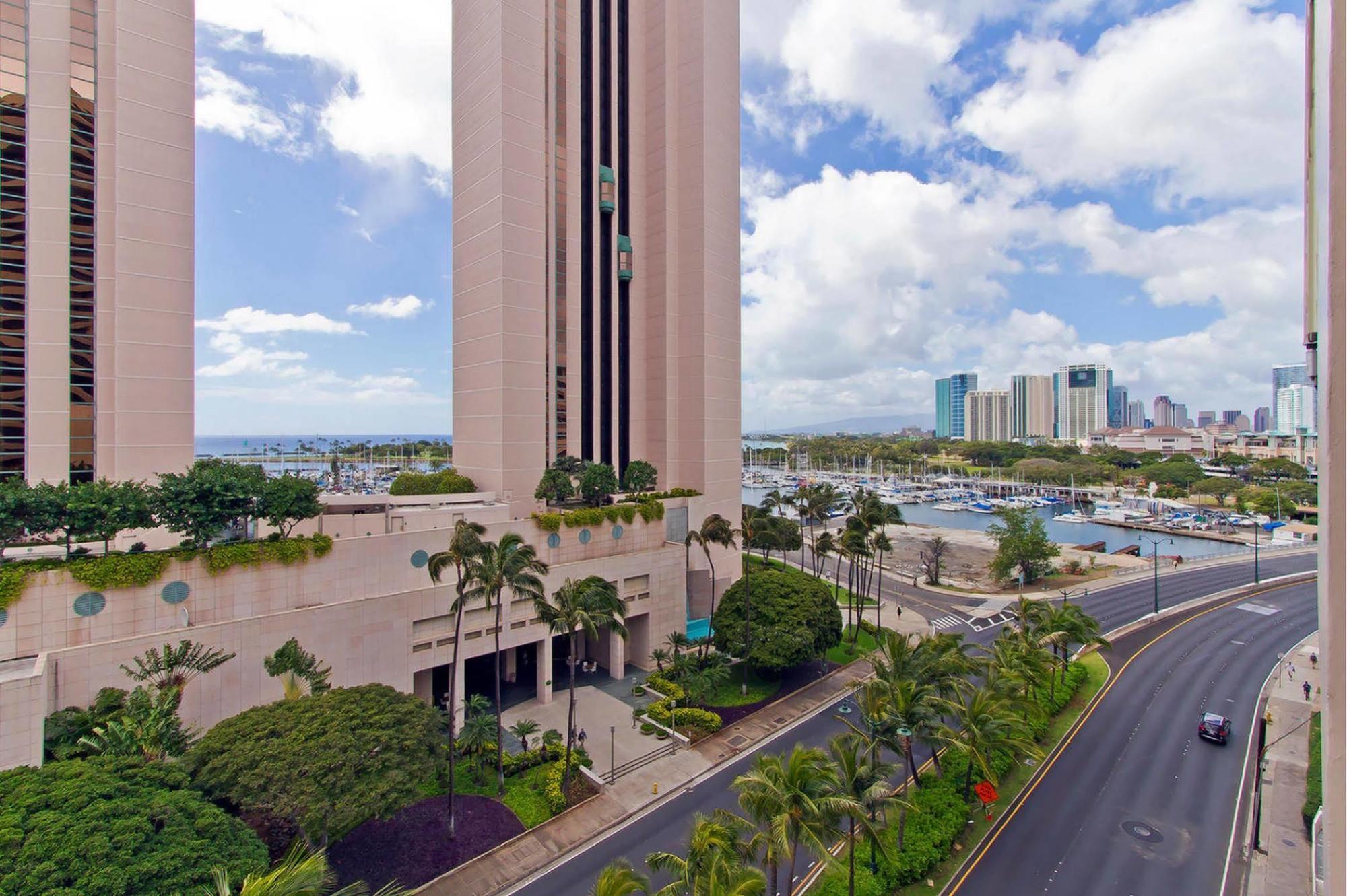 Equus Honolulu Exterior foto